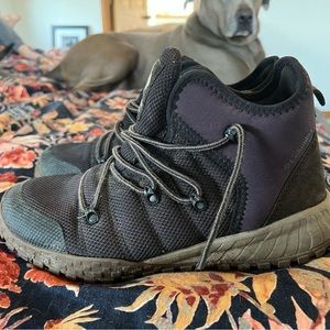 Columbia Fairbanks Mid size 9 - waterproof, worn a few times, just dusty!